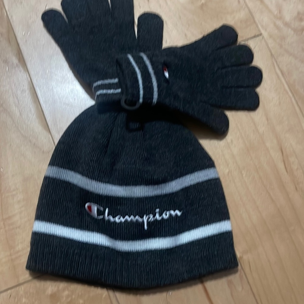 Champion Boys Hat and Gloves set. Size small